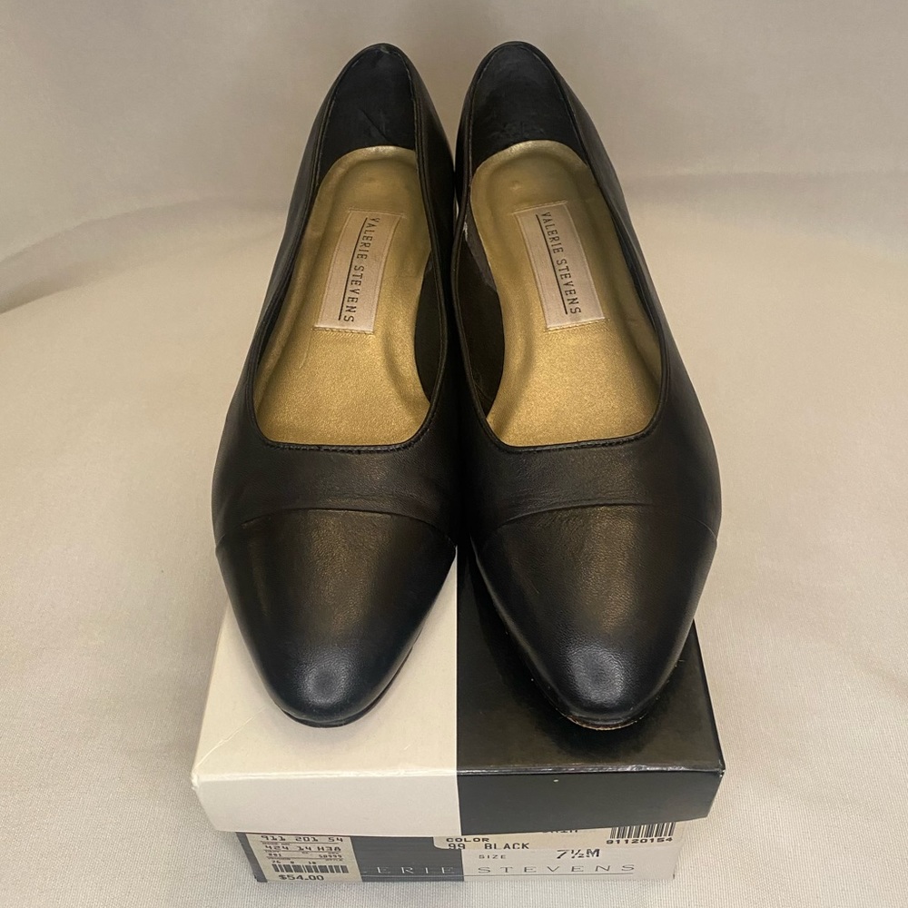 Valerie Stevens Black Pointed Toe Shoe with 1 Inch Heel